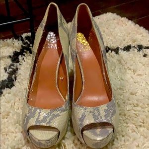 Open toe pump Vince Camuto